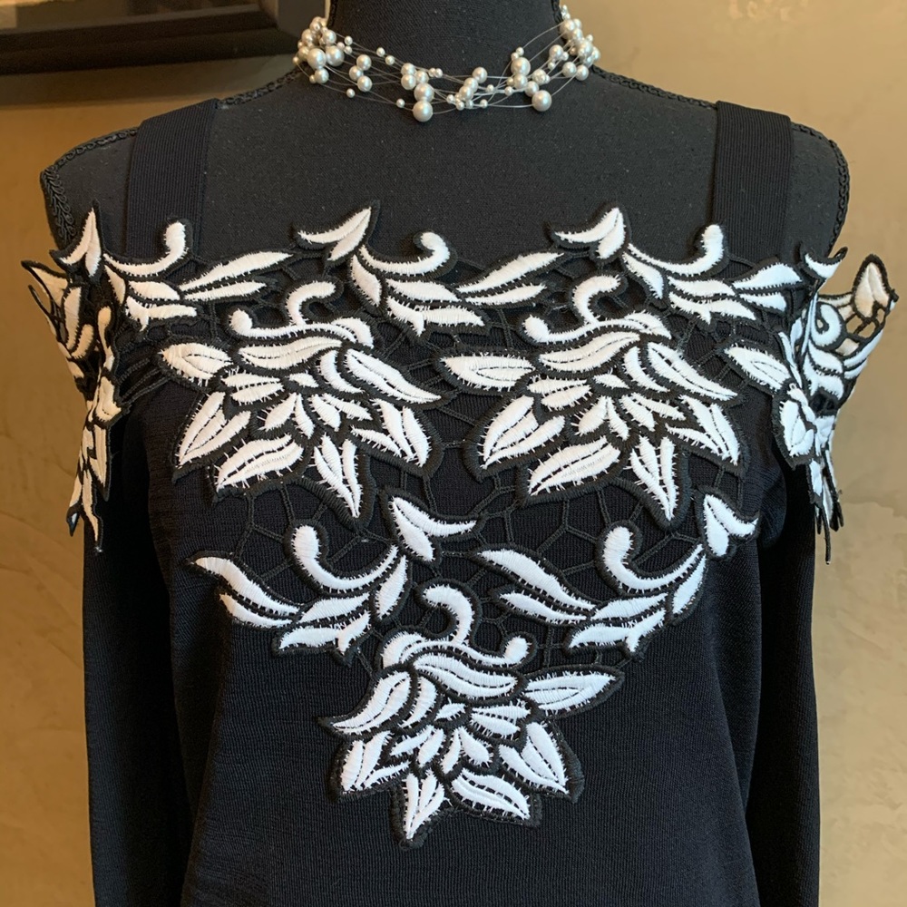 Cold shoulder top - Picture 2 of 6